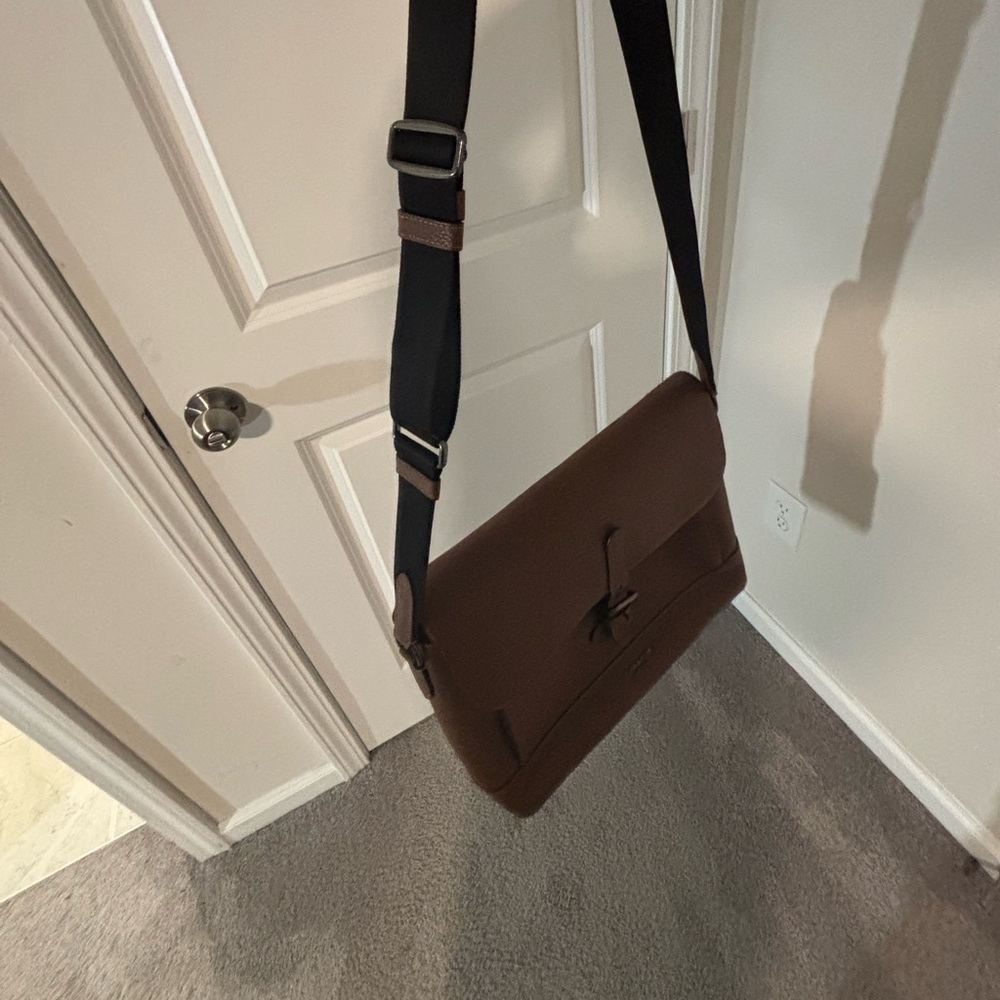 Coach Hudson Messenger Bag
Unisex
Brown - Picture 2 of 5